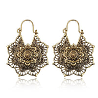 Single gold retro mandala floral carved metal earring
